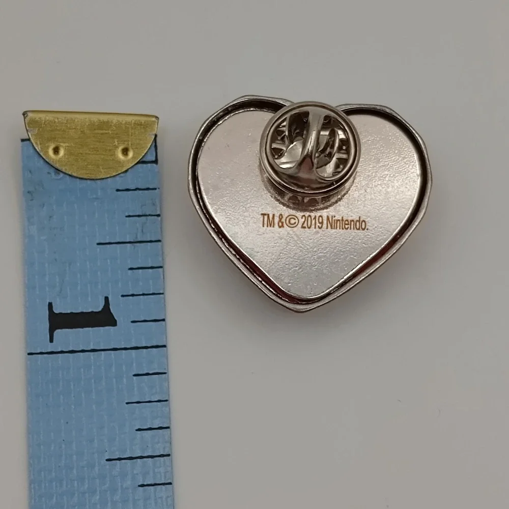 Nintendo 2019 Heart Enamel Pin – Red & Silver Collector's Pin Badge‎ Zelda Style
